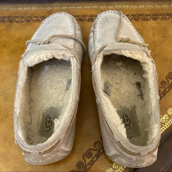 Ugg Pink Women’s Dakota Slippers Size 8 - Picture 3 of 8